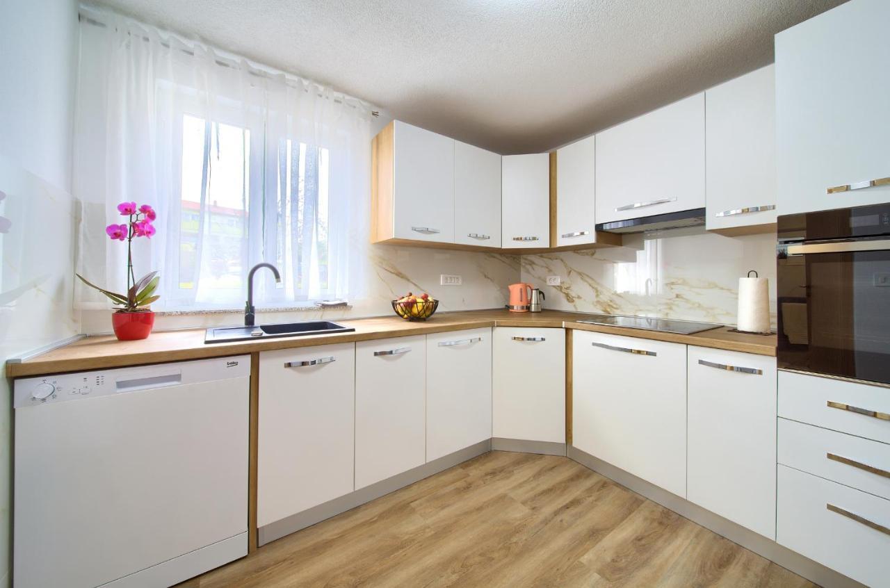 Apartment Mladen Krk Town Bagian luar foto